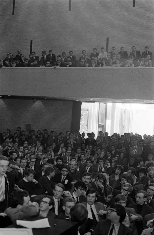 Studentenprotest in Tilburg, 29 april 1969 (foto: Bert Verhoeff / Anefo. Bron: Nationaal Archief)