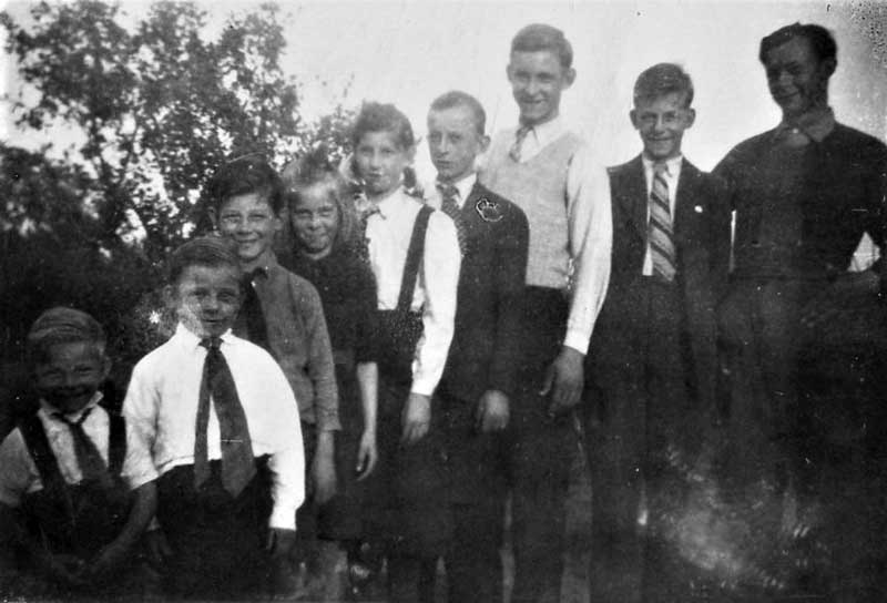 De kinderen De Groot in 1947. Jan is de derde van rechts.