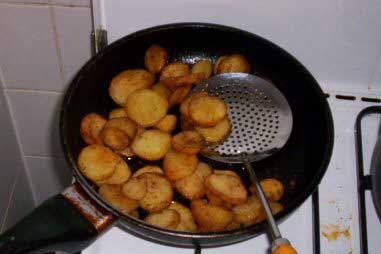 Gebakken aardappelen (foto: Känsterle. Bron: Wikimedia Commons. CC BY-SA 3.0)