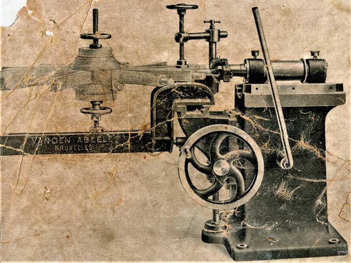 Foto 3: langgatboormachine van Vanden Abeelen in een catalogus uit 1929