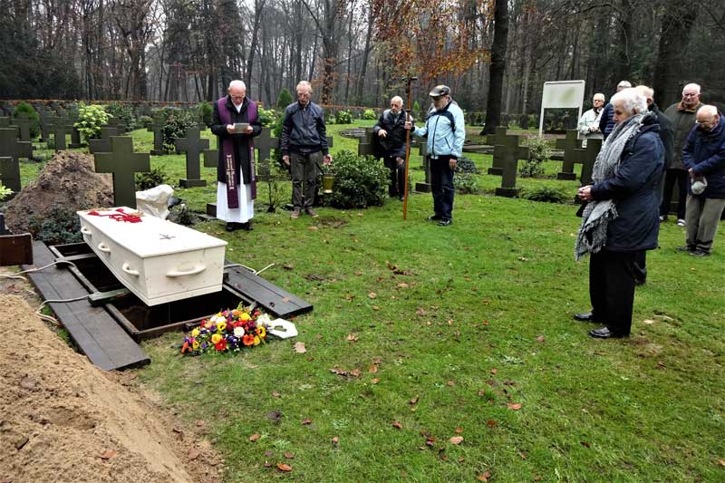 De begrafenis op de begraafplaats van Mill Hill in Oosterbeek (2020)