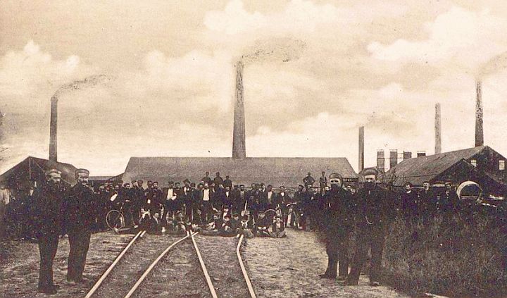 Udenhout, personeel van de steenfabriek, 1908. Foto: Regionaal Archief Tilburg fotonr. 048608