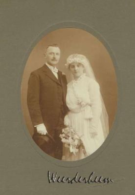 Burgemeester Kuijpers, 1920-1940, met zijn bruid (bron: HKK Weerderheem)