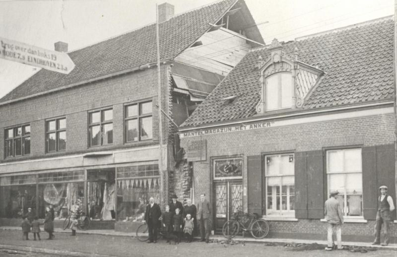 Mantelmagazijn Het Anker wordt in 1926 "in korten tijd herschapen in een modern winkelpand".