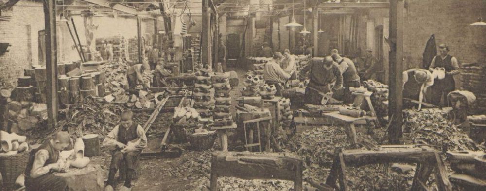 Foto: BHIC. De stoomklompenfabriek van de familie Brox in Veghel, begin jaren ’20.