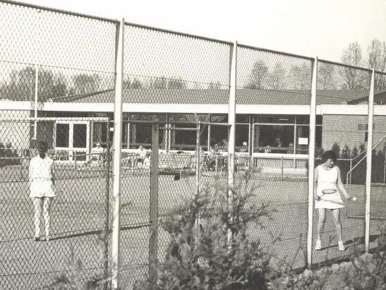 De tennisbaan in Veghel, begin jaren zeventig