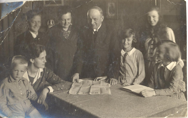 Het gezin van Jan Sassen, begin jaren dertig (bron: BHIC, fotonr. VEG1557)
