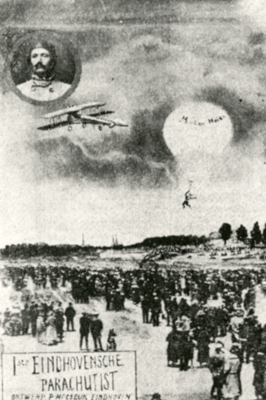 De eerste Eindhovensche parachutist, H. Hermans, landt op Molenheide, ca. 1922 (foto: P. Moosdijk, bron: Collectie Regionaal Historisch Centrum Eindhoven 1796)