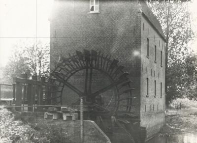 De Stipdonkse watermolen te Lierop, afgebroken in 1948 (Foto: waterschap de Aa, bron: Regionaal Historisch Centrum Eindhoven)