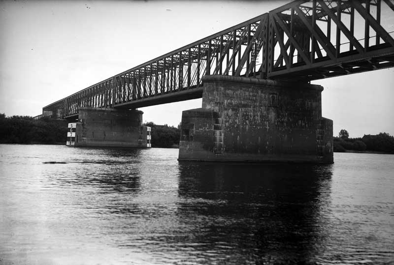 Vaste brug: de Edithbrug bij Ravenstein in 1927  (coll. BHIC)