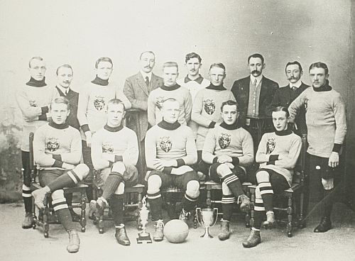 Het kampioenselftal van 1909. Foto: Stadsarchief 's-Hertogenbosch, nr. 0018786