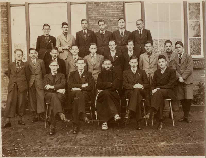 Leerlingen van het kleinseminarie Langeweg, c. 1938-1945 (foto: © Marie-José Verheijen-Blomme. Bron: BHIC, fotonummer 2126-000049)