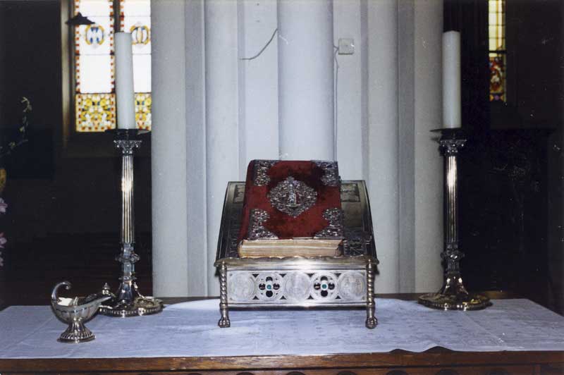 Lessenaar met een missaal in de kerk Jacobus de Meerdere in Zeeland (bron: BHIC, fotonummer 7632-325-0162)