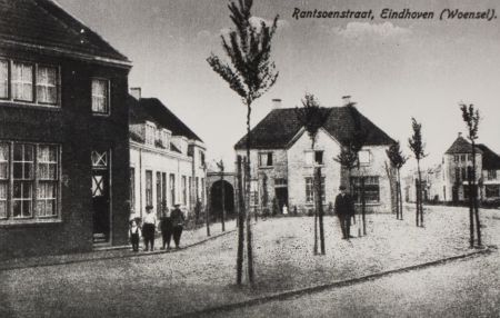 Nieuwe woningen in de Rantsoenstraat, later het Vredesplein, 1918-1919 (bron: RHCe)