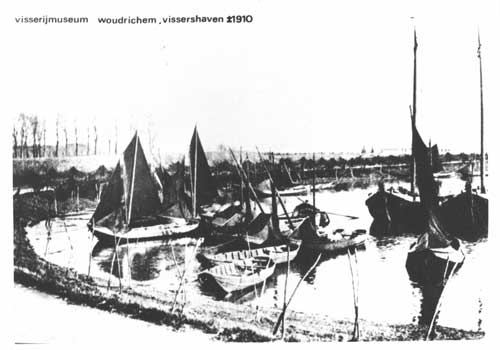 Woudrichem, Vissershaven aan de oostkant van Woudrichem, ca. 1910 (Salha, wou02510)